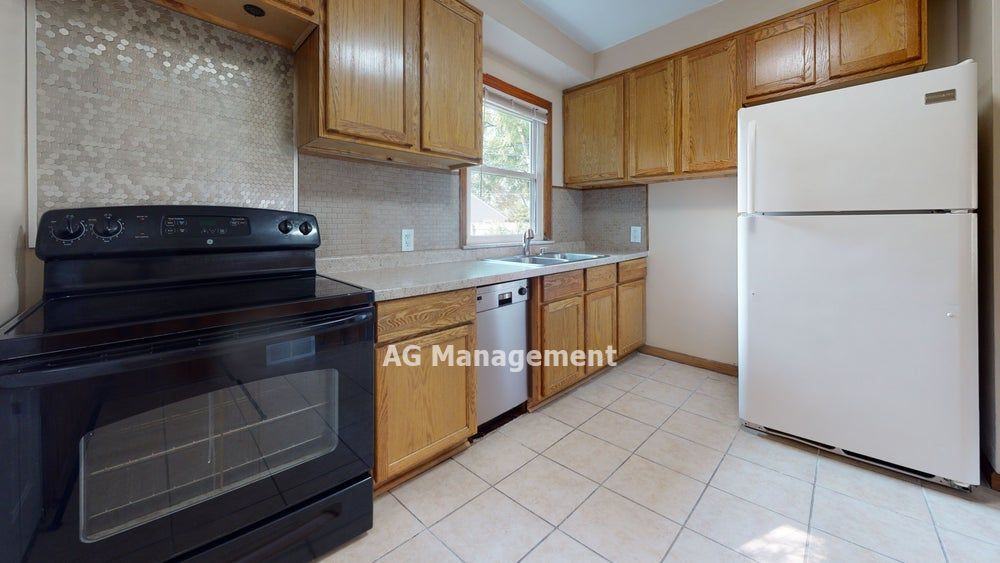 8576 Harding Lowr - Photo 2 of 15