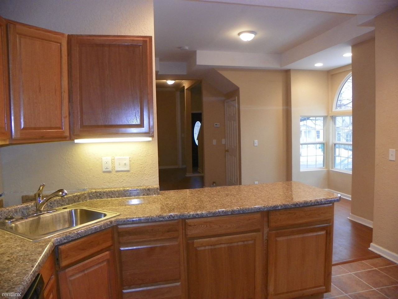1125 Margaret St - Photo 2 of 9