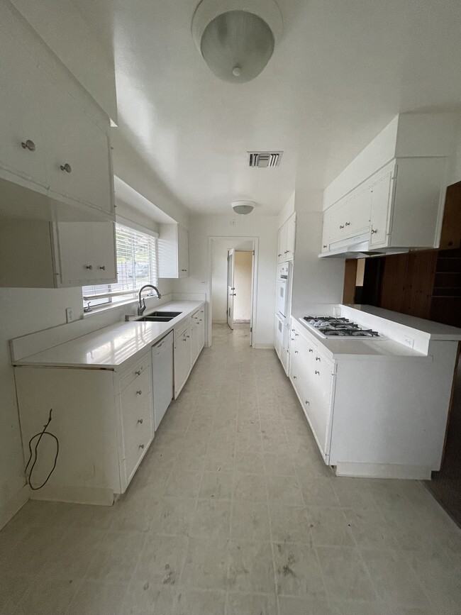 822 Sylvanoak Dr - Photo 3 of 5