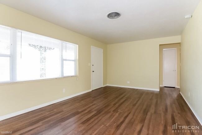 11522 60th Ter - Photo 2 of 10