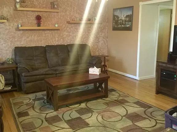 107 Grove St - Photo 3 of 10