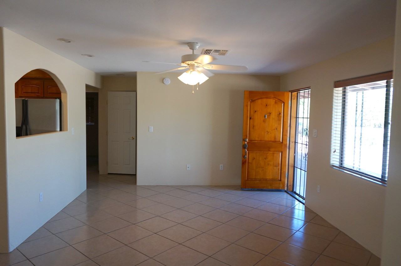 2909 N Flanwill Blvd - Photo 3 of 21
