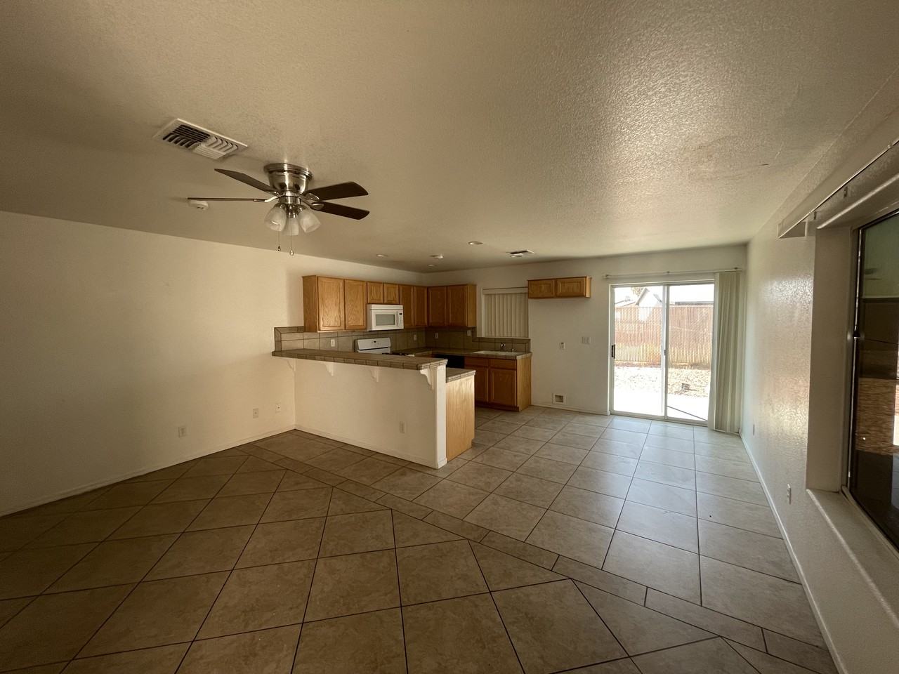 404 Anna Cir - Photo 3 of 10