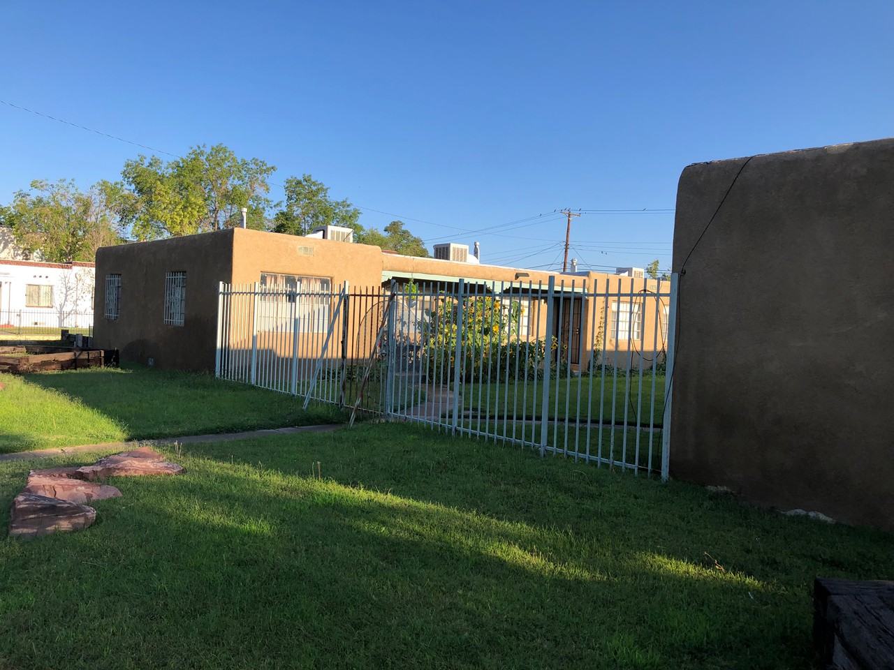 1119 Coal Ave Sw - Photo 3 of 18