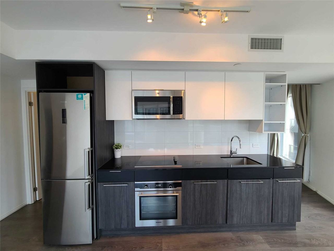 68 Shuter Street #602