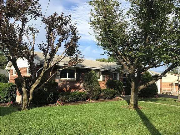 301 Main St - Photo 2 of 19