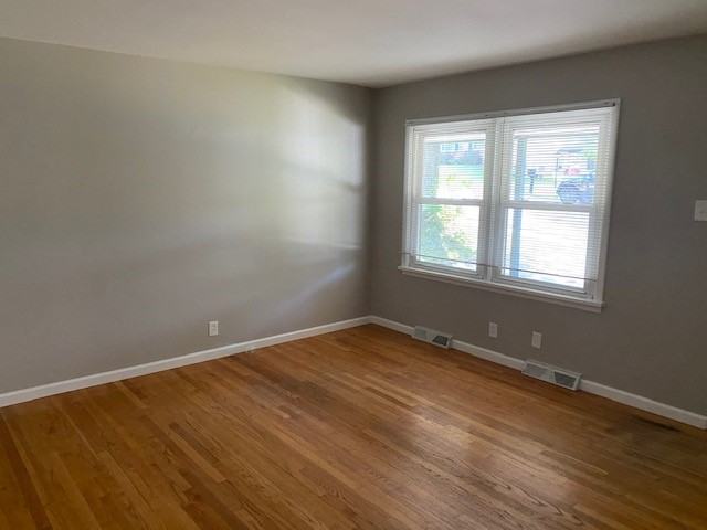 413 S Pam Ave - Photo 2 of 11