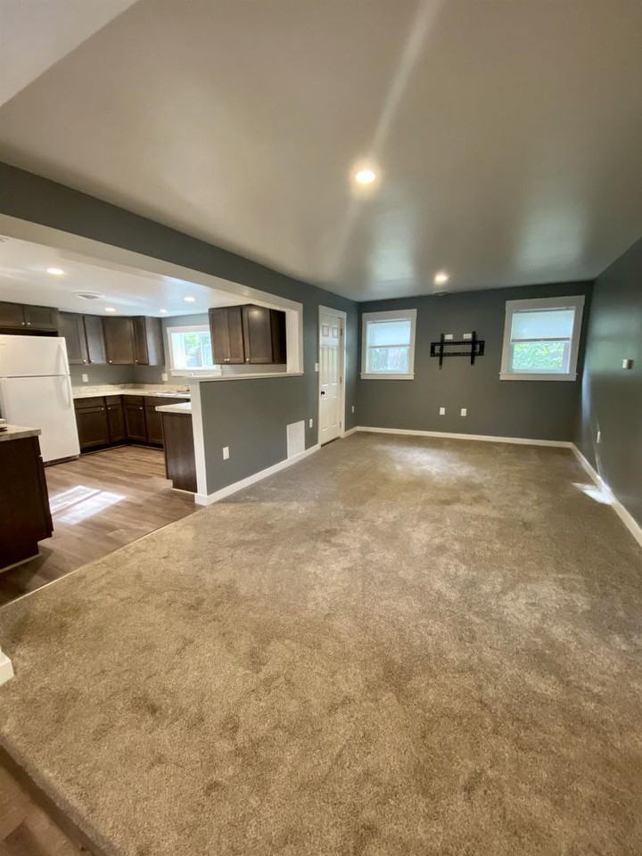 22 Helen Ave - Photo 2 of 9