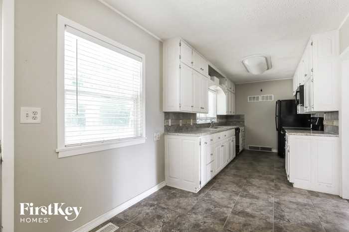 1500 E Pearl St - Photo 3 of 10