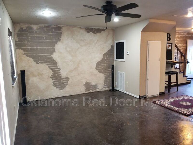 1620 Claudia Dr - Photo 3 of 12