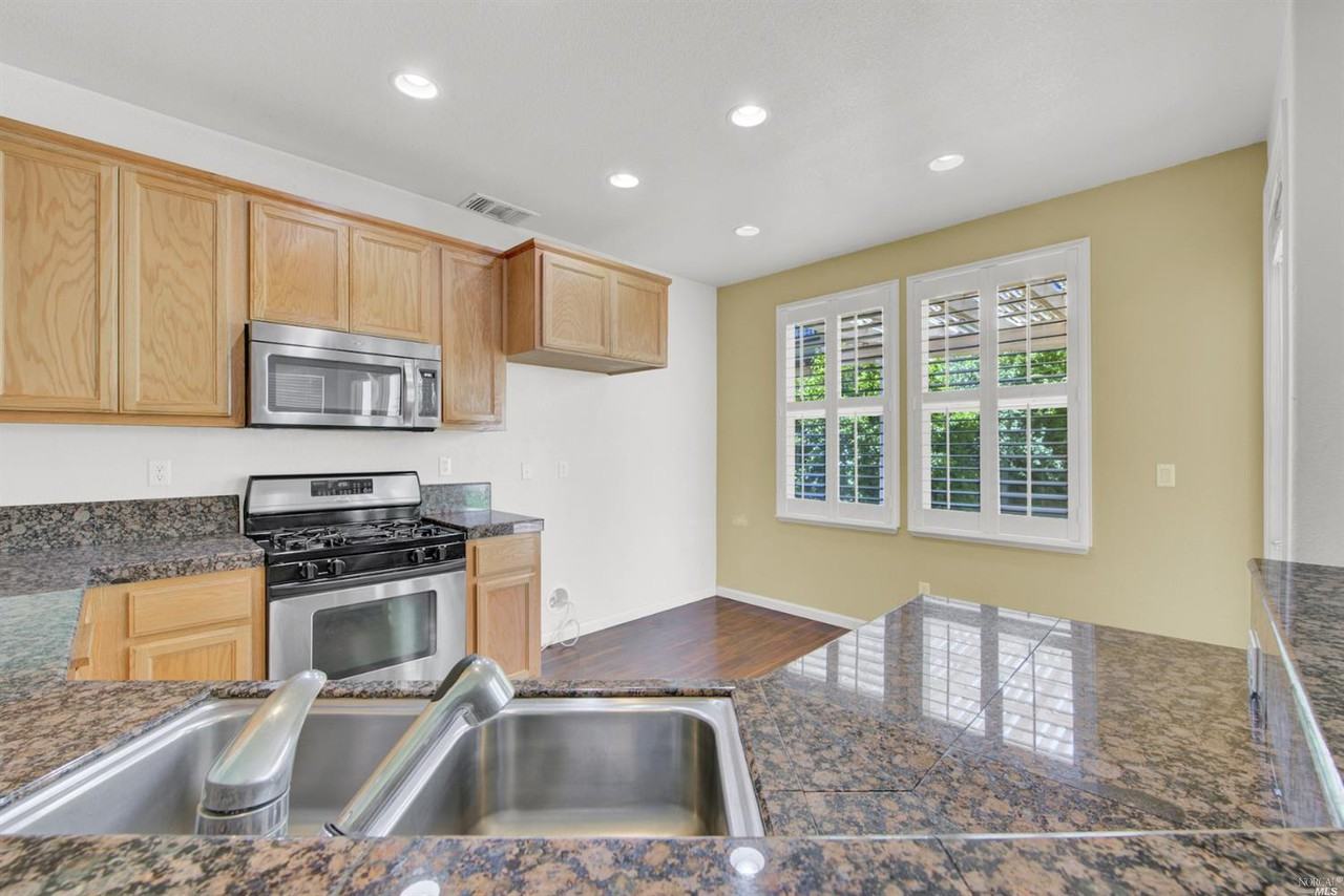 858 Walden Court - Photo 5 of 24
