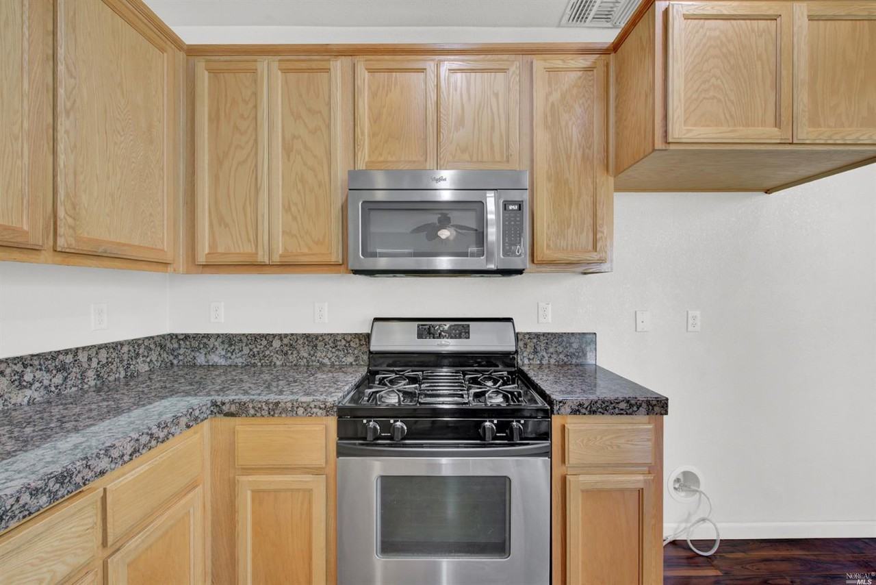 858 Walden Court - Photo 6 of 24