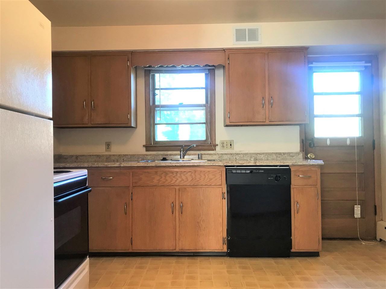 406 Pawling St #1 - Photo 4 of 17