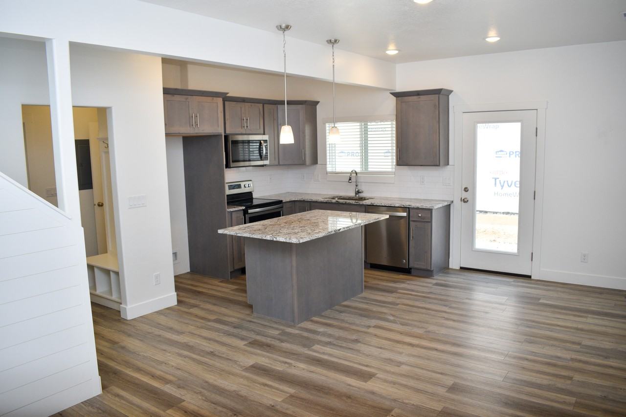 2389 N 200 E - Photo 3 of 23