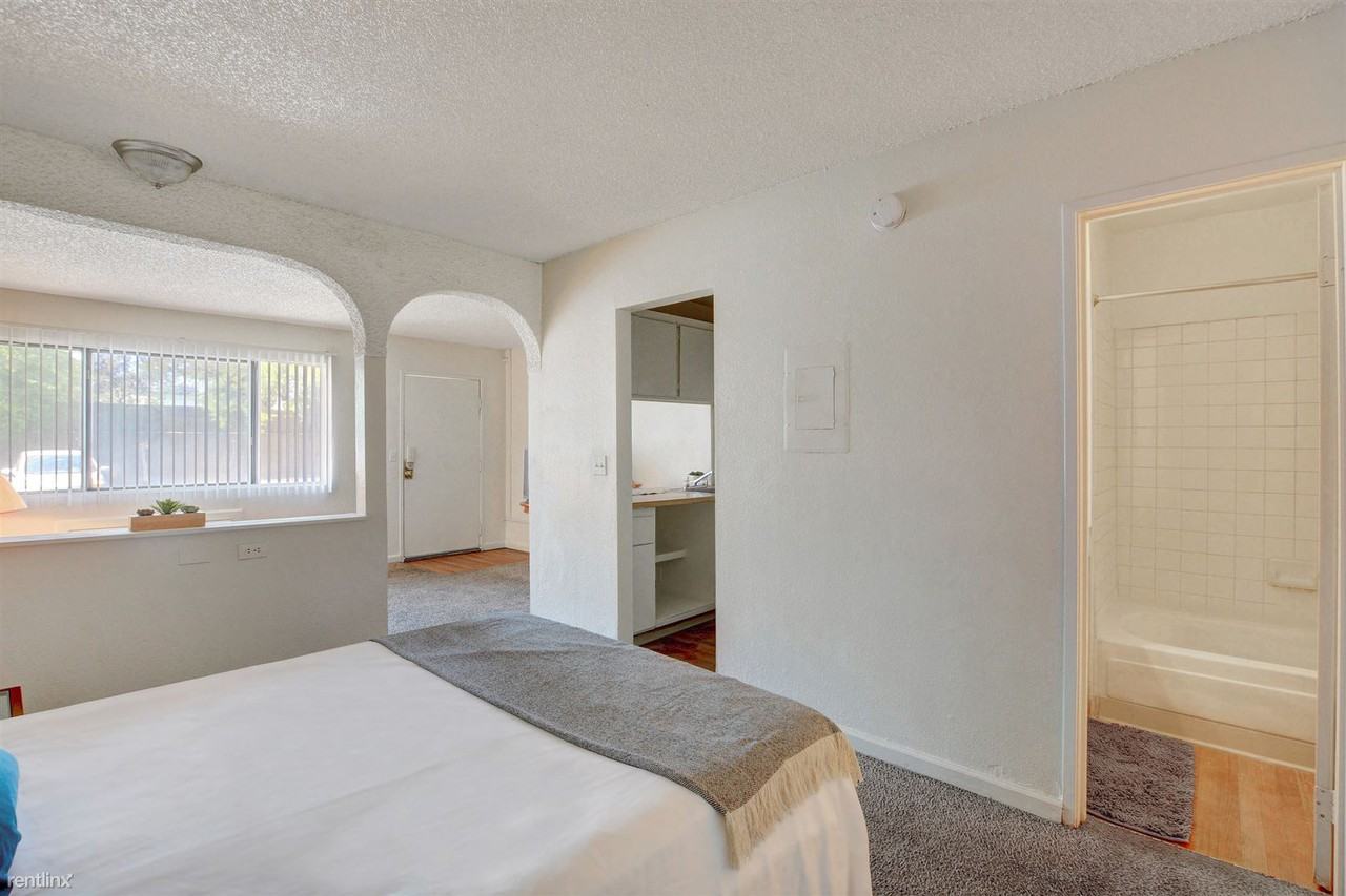 Siegel Suites - Swenson - Photo 2 of 13