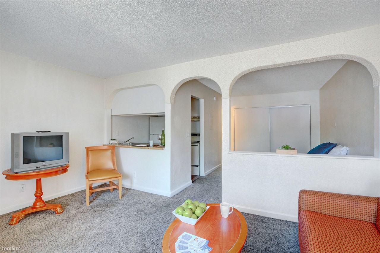 Siegel Suites - Swenson - Photo 3 of 13