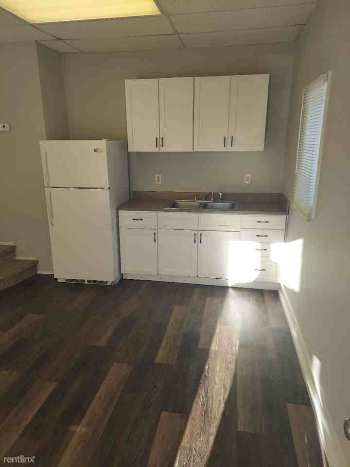 204 N Main St - Photo 2 of 9