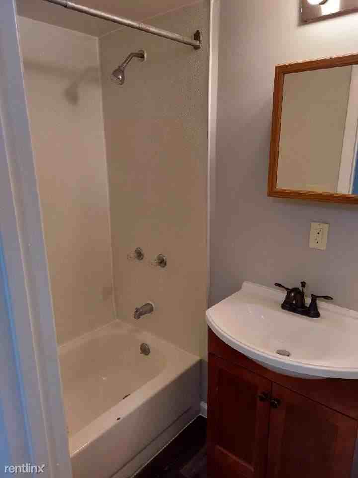 204 N Main St - Photo 3 of 9