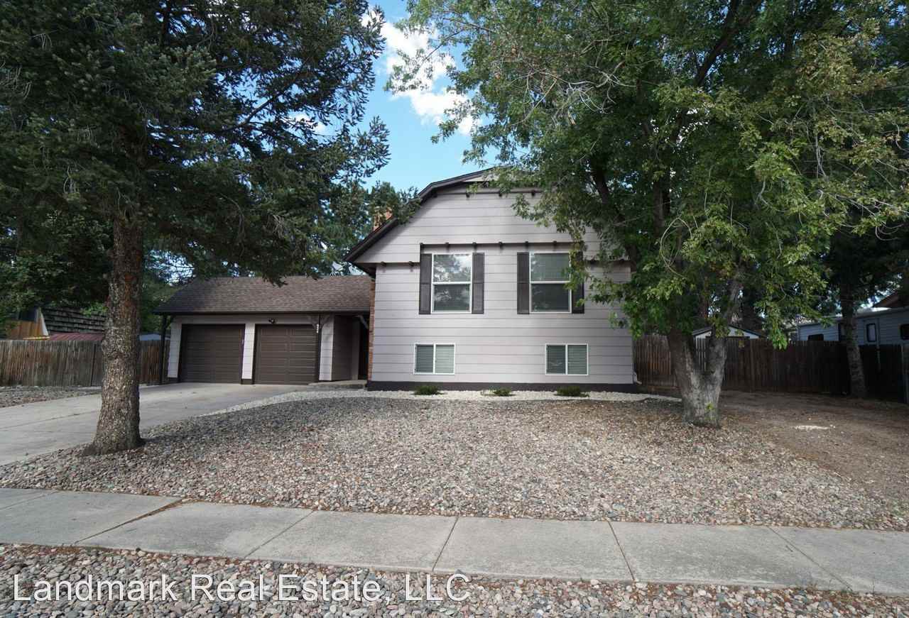 924 Magnolia St - Photo 2 of 26