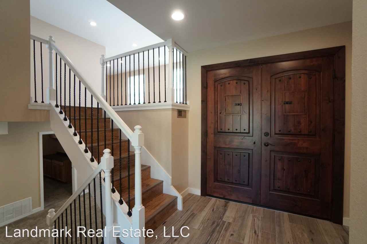 924 Magnolia St - Photo 3 of 26