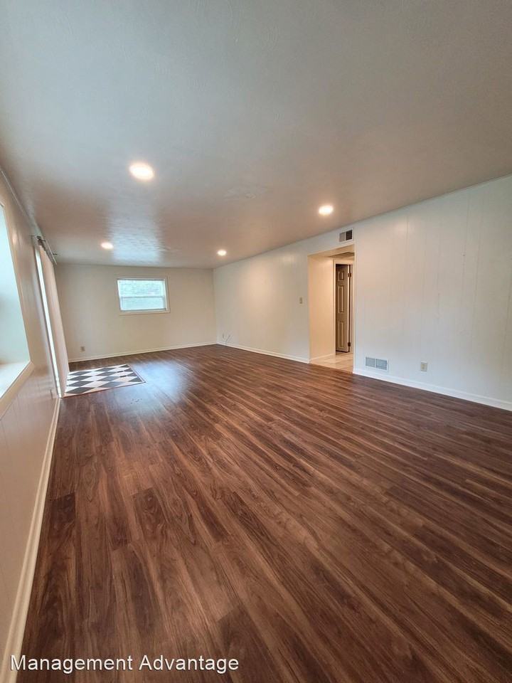 1516 Larue St - Photo 2 of 20