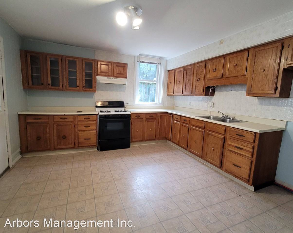 225 W Burgess St - Photo 2 of 14