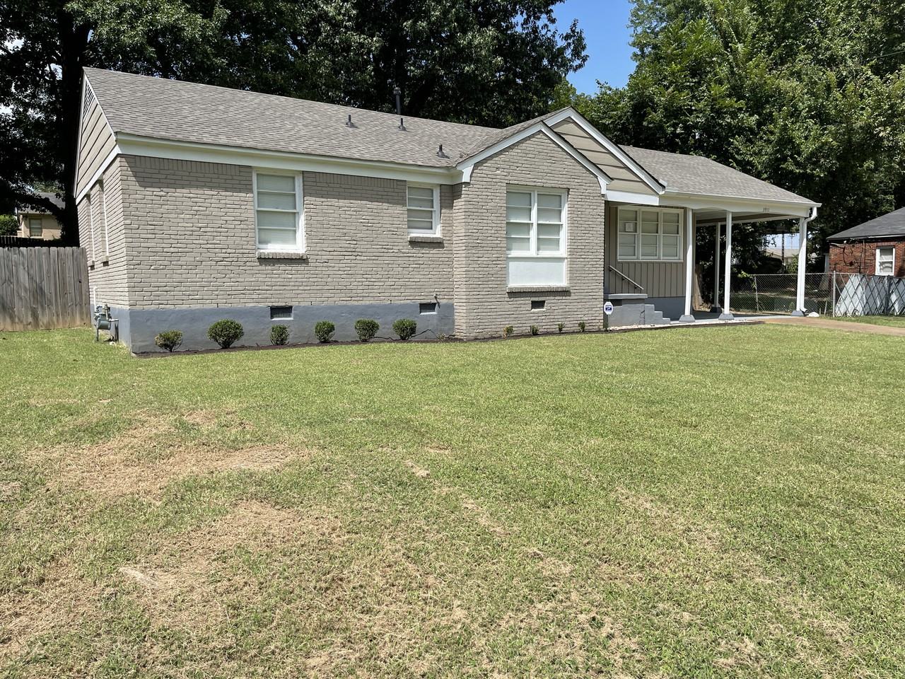 3911 Royal Oaks Dr - Photo 3 of 19