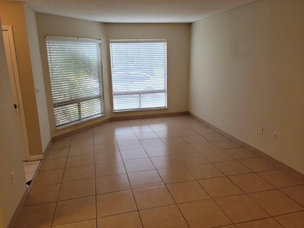 4322 Lakeway Dr #13F - Photo 4 of 19