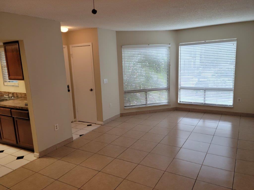 4322 Lakeway Dr #13F - Photo 3 of 19