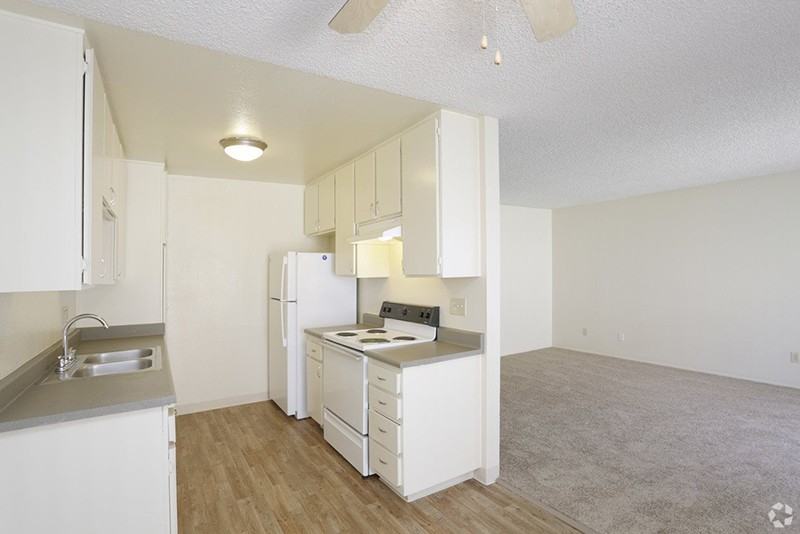 RIVIERA DE VILLE APARTMENTS - Photo 3 of 29