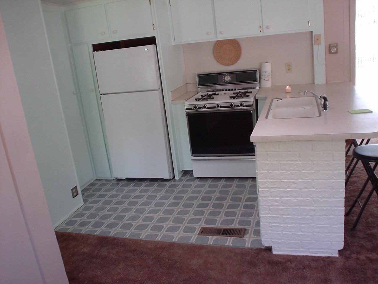 6130 Saturn St - Photo 3 of 10