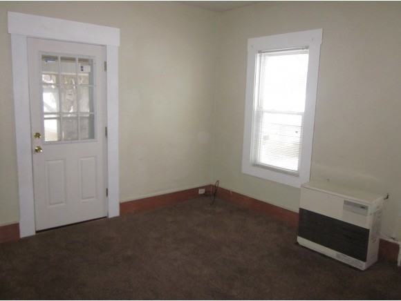 130 Franklin St - Photo 3 of 6