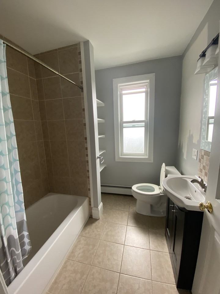 100 Tell Street #3 - Photo 3 of 9