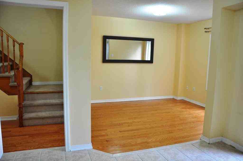 137 Beer Crescent - Photo 3 of 9