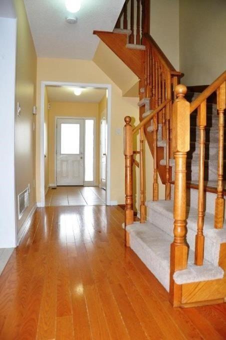 137 Beer Crescent - Photo 2 of 9