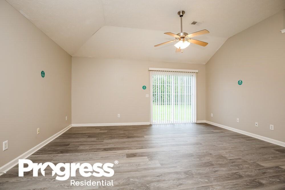 562 Rose Cottage Cir - Photo 3 of 16