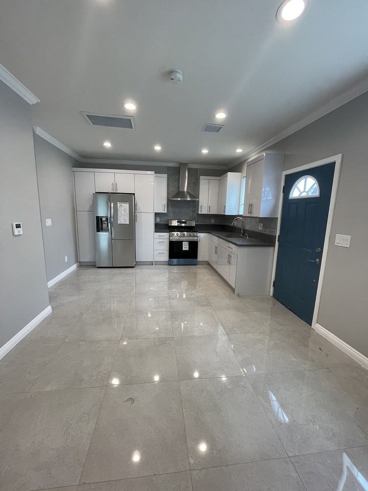 16242 Londelius St - Photo 2 of 15