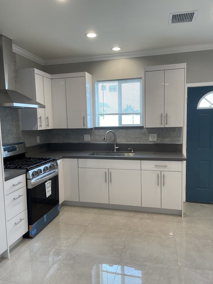16242 Londelius St - Photo 3 of 15