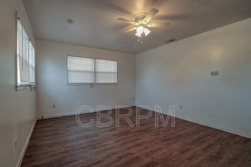 4923 39th St - Photo 3 of 10