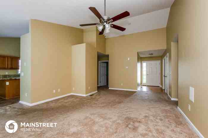 4572 Bottoms Rock Ln - Photo 3 of 16