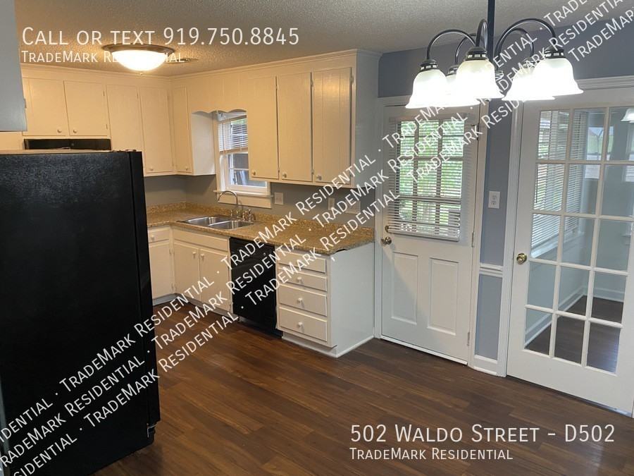502 Waldo St #D502 - Photo 3 of 16
