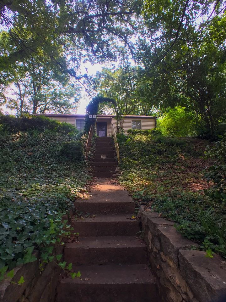 1036 State St Nw #B - Photo 3 of 20