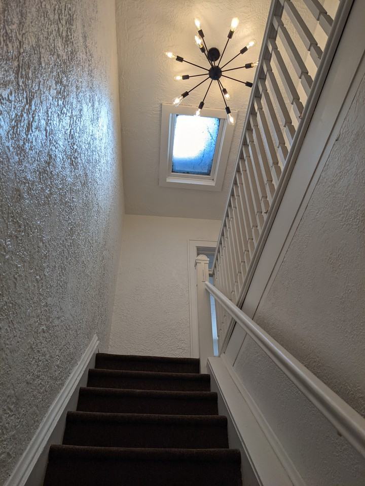 68 68 27 Alderton Street #2 - Photo 2 of 10