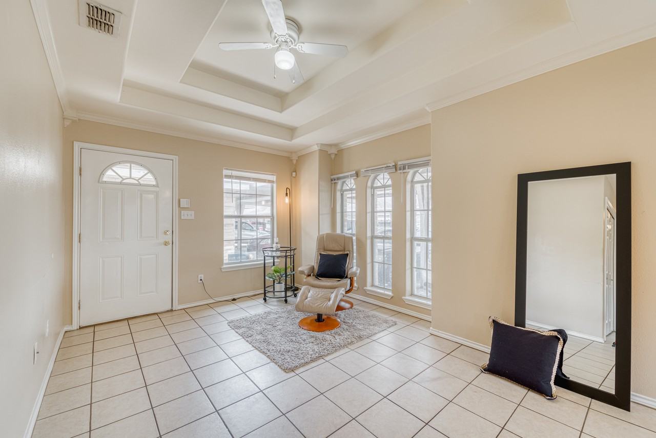 3624 W Sarah Evans #3 - Photo 3 of 15