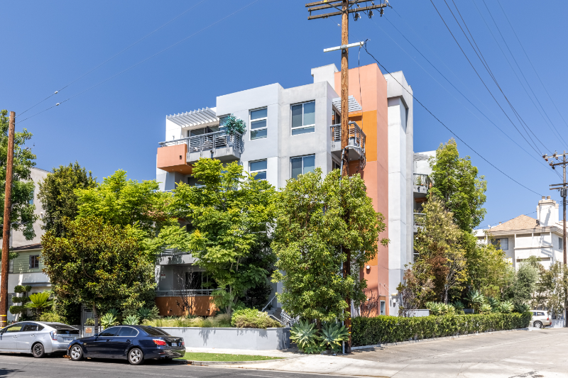 1666 Greenfield Ave #201