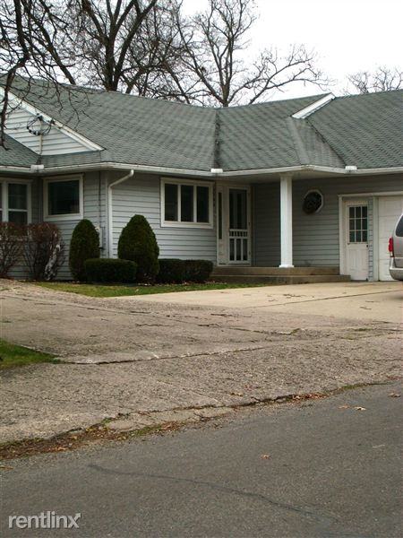 2560 Oakwood Dr - Photo 2 of 9