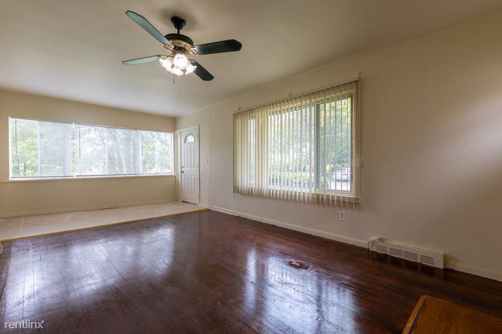 100 Marion Ave - Photo 2 of 17
