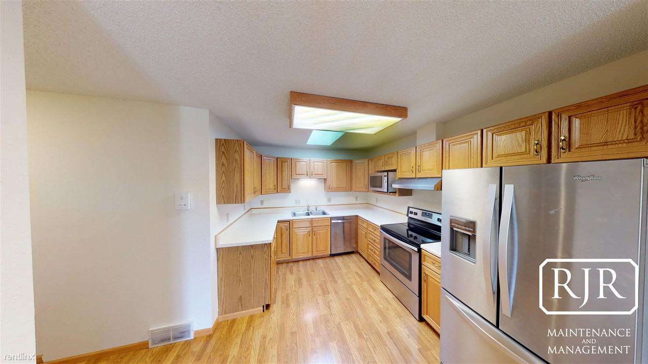 3405 Montreal St - Photo 2 of 9