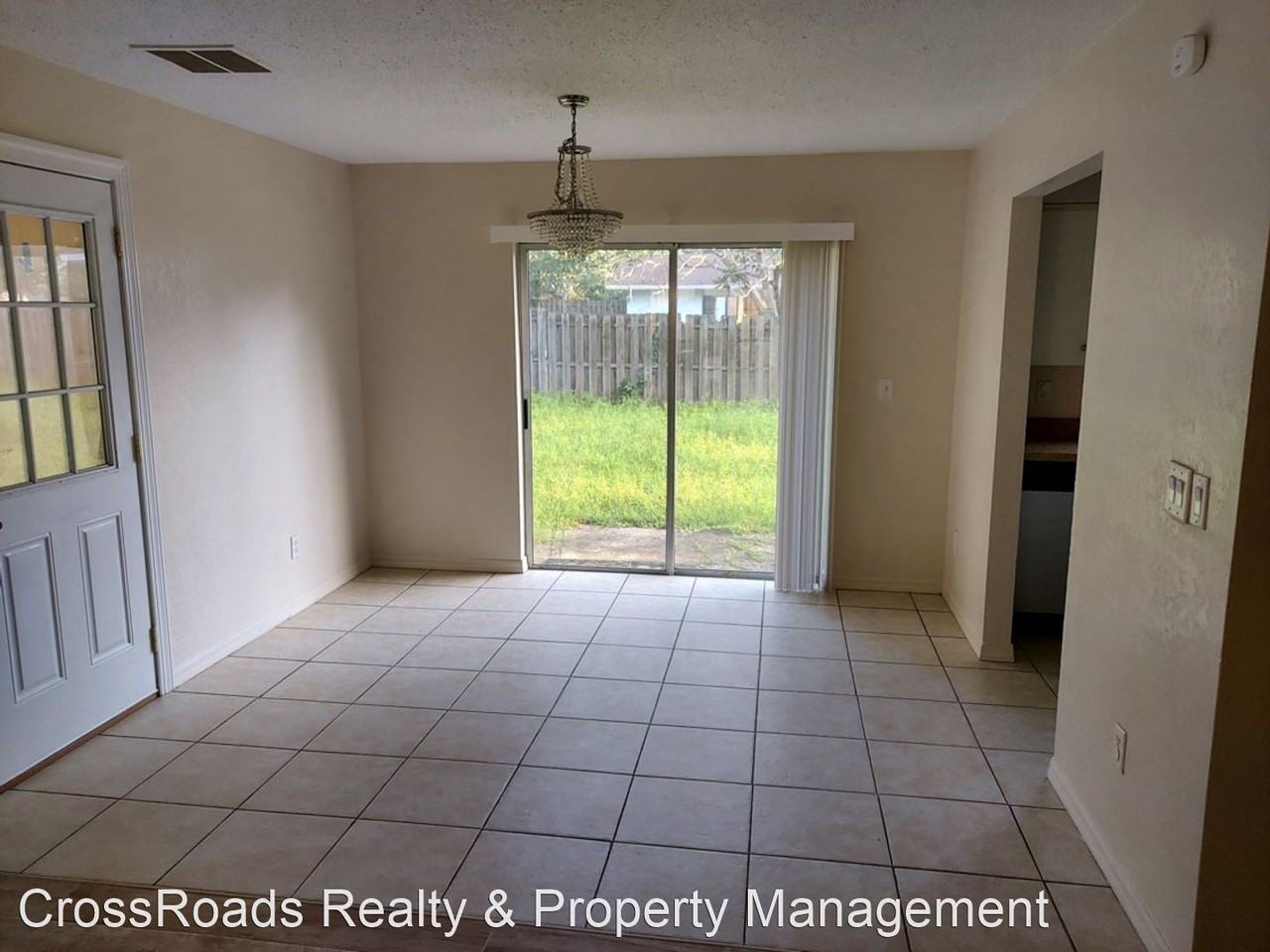 1717 Ne 28th Pl - Photo 3 of 10