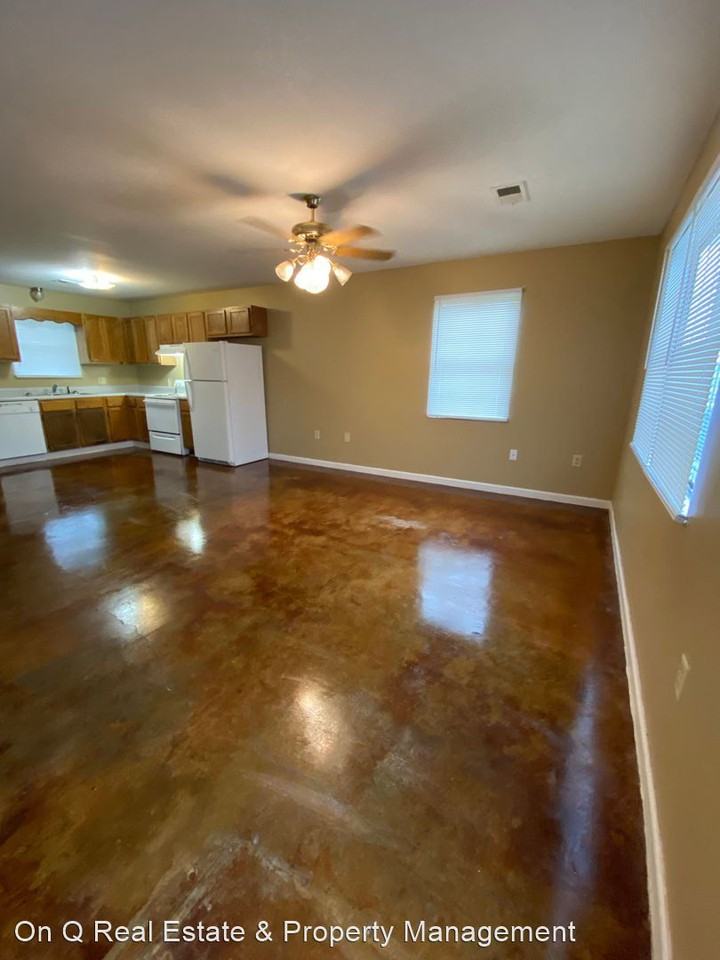 391 Brian St - Photo 2 of 5